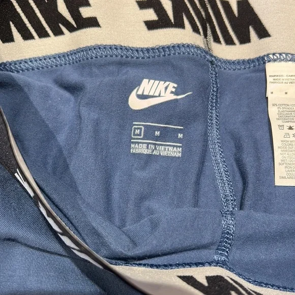Nike women’s leggings - Picture 4 of 4